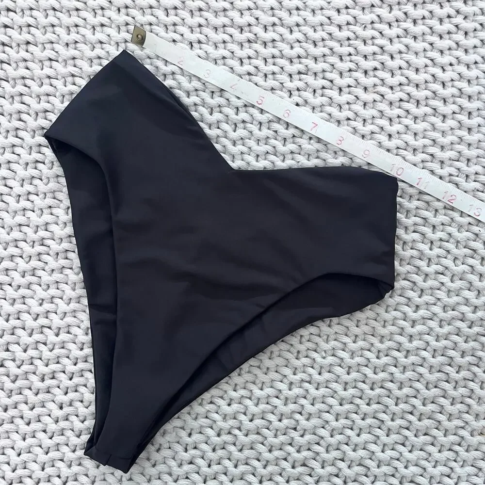 Skatie• ‘Melly’ Bikini Bottom in BLACK